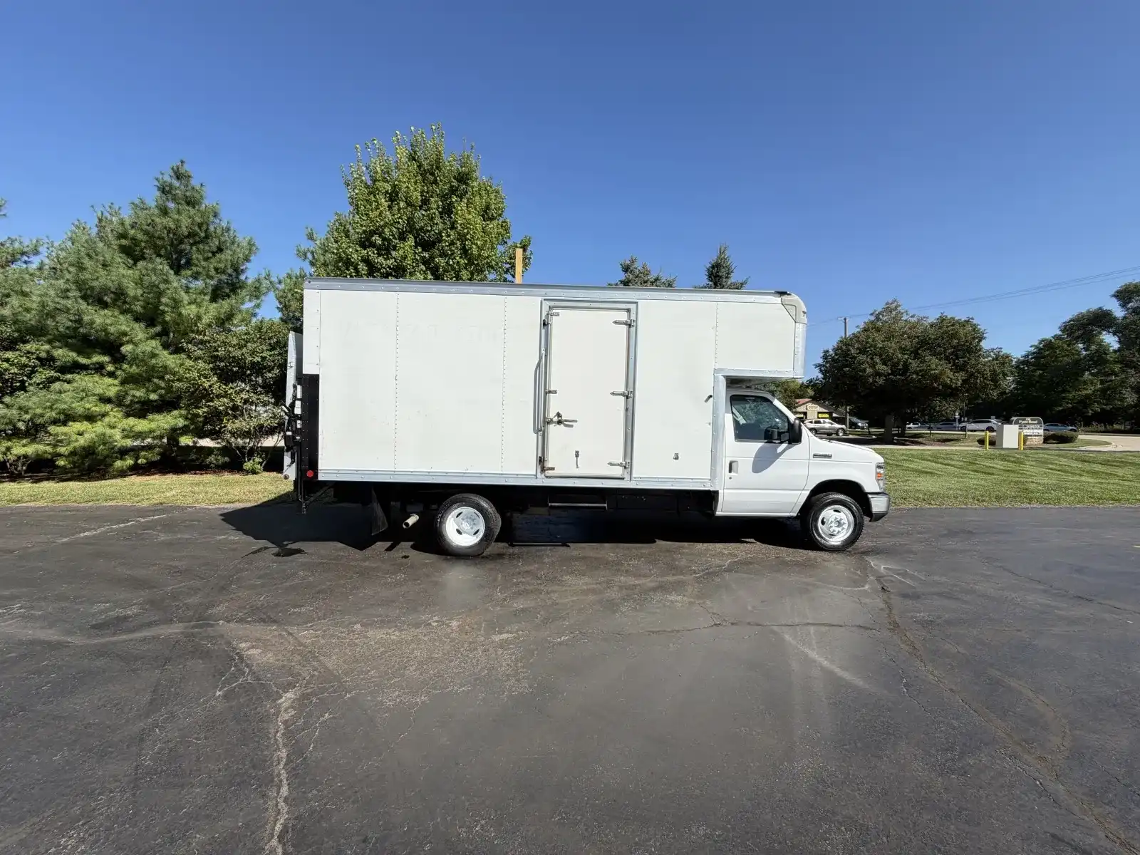2019 Ford E-Series DRW E-450 Super Duty 158 in WB's photo