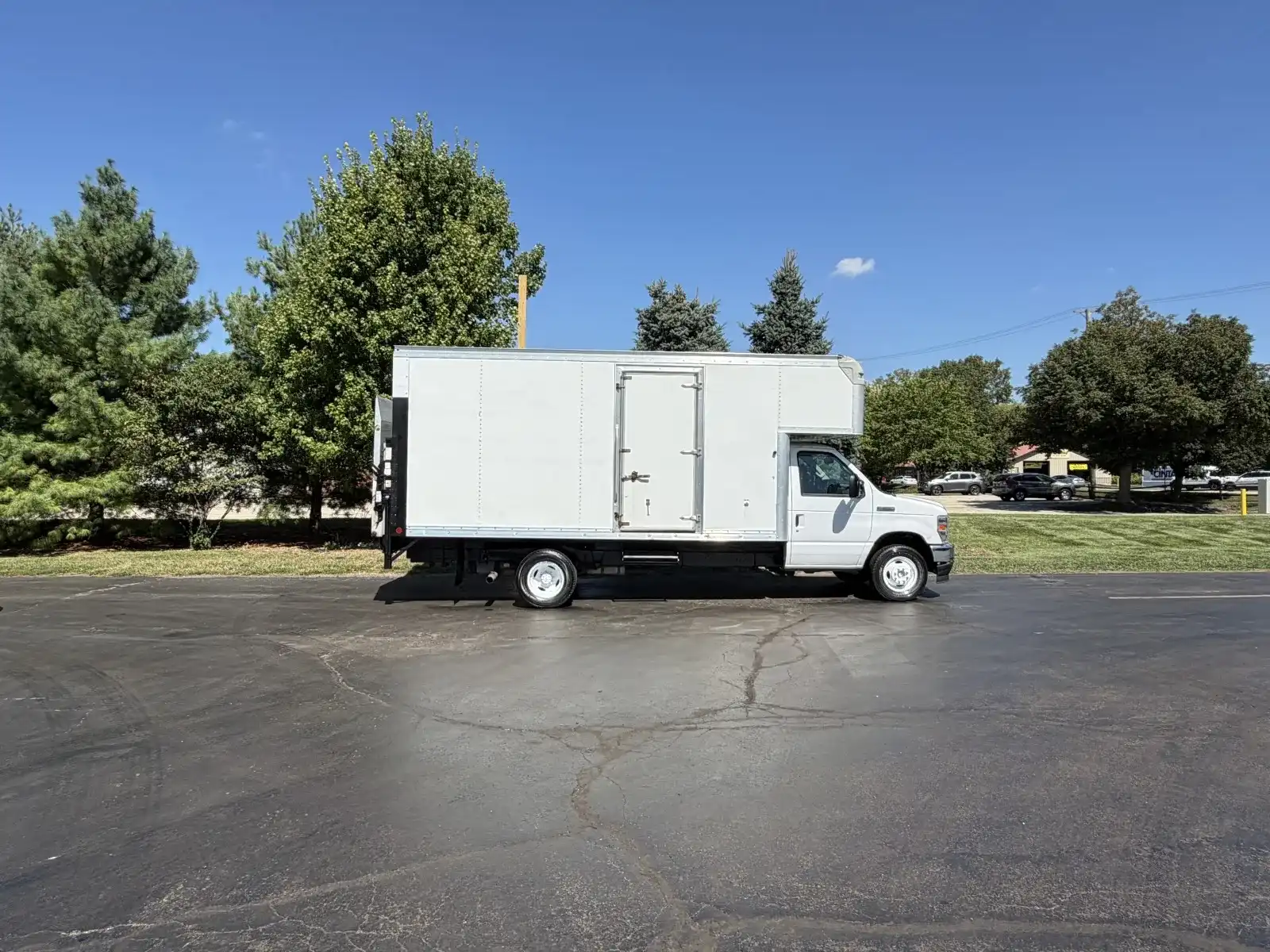 2021 Ford E-Series DRW E-450 Super Duty 158 in WB's photo