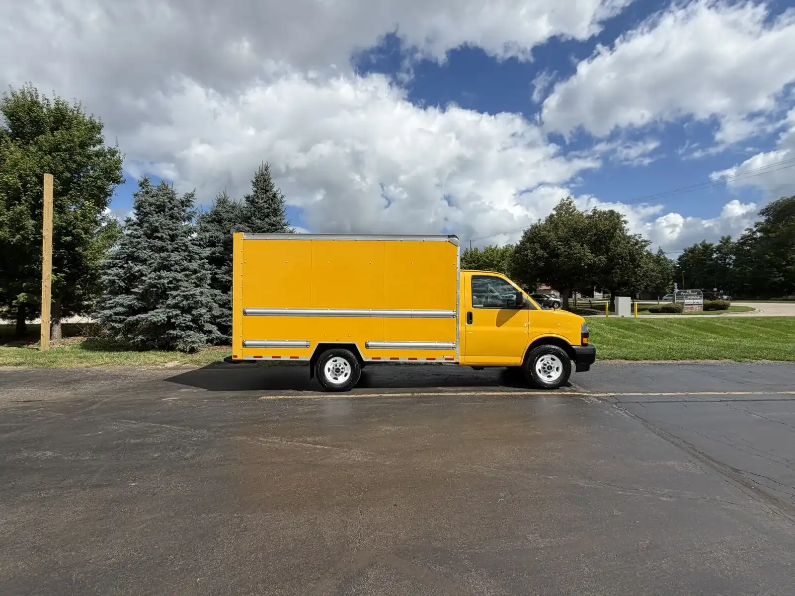 2021 GMC Savana 3500 139" WB's photo