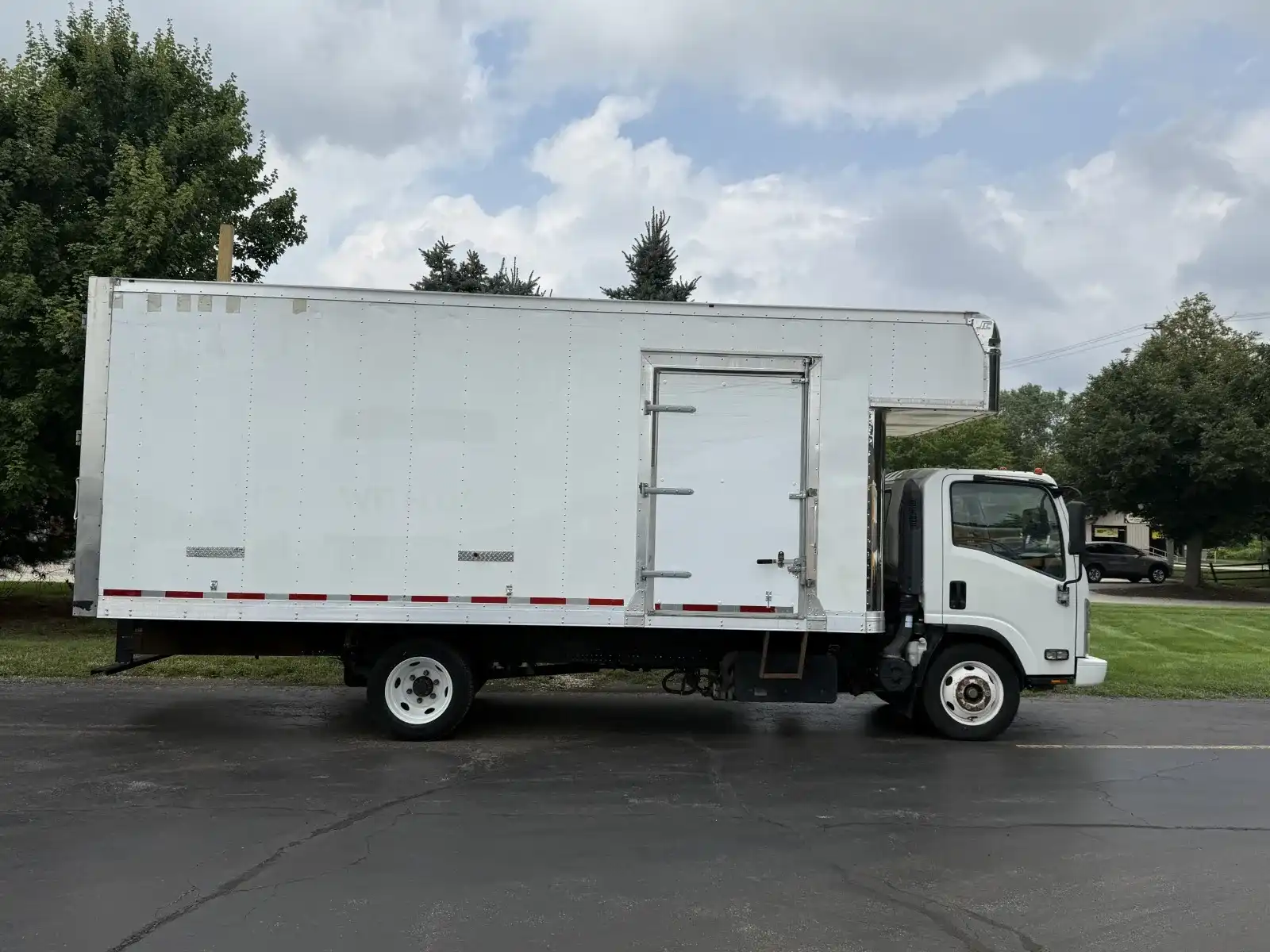 2020 Isuzu NRR's photo