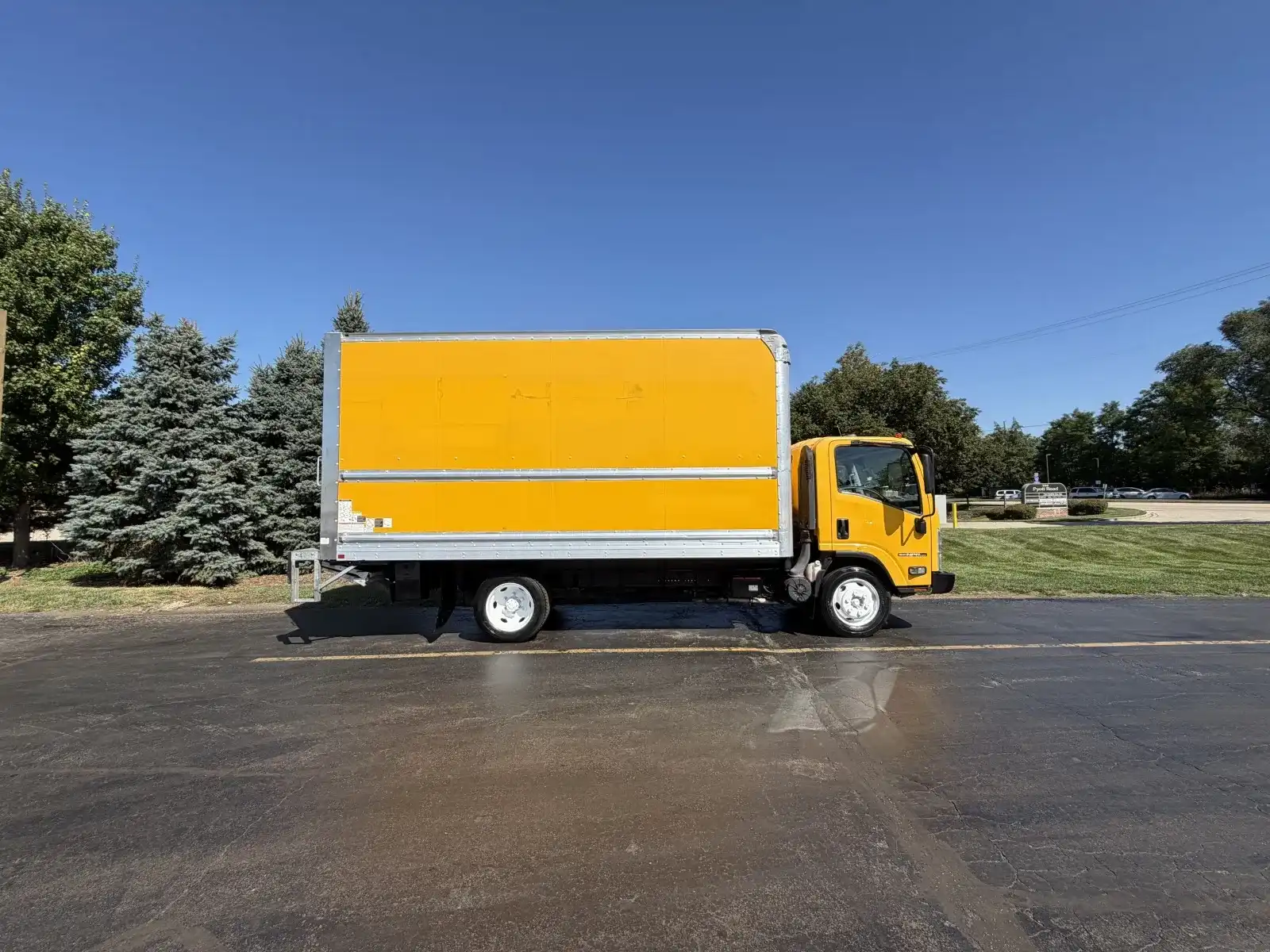 2019 Isuzu NPR-HD 16ft Box Truck's photo