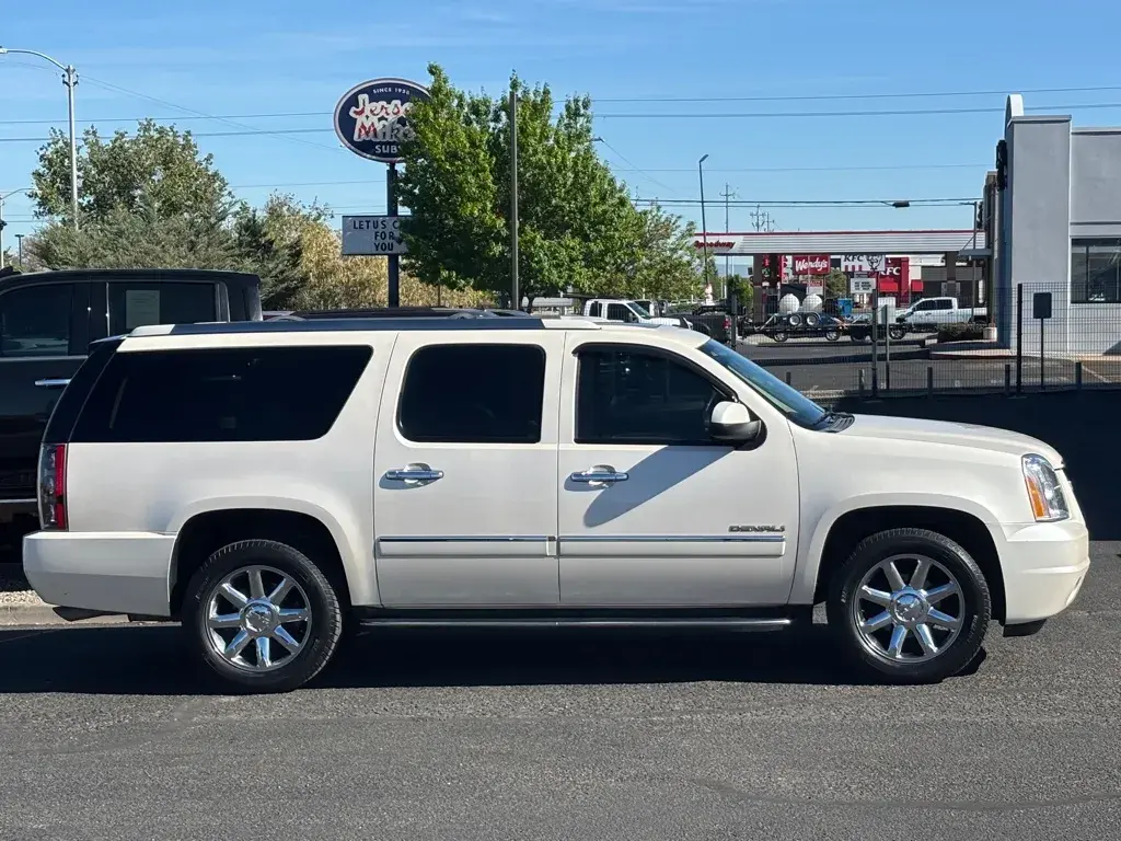 2013 GMC Yukon Denali AWD photo 3