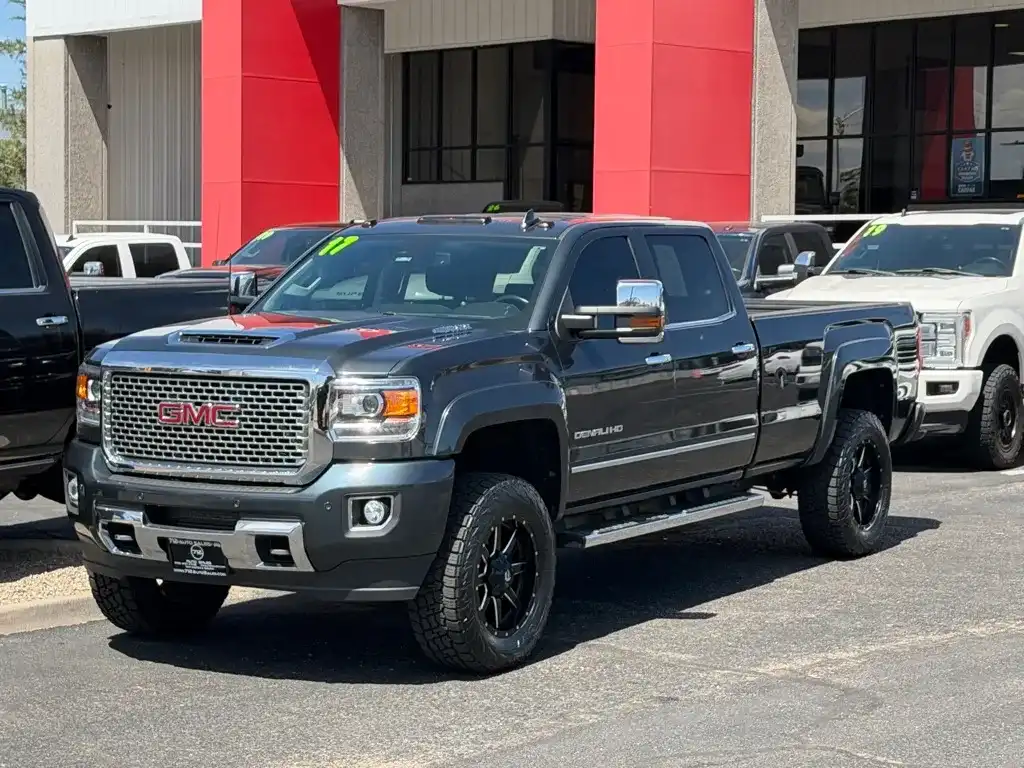 2017 GMC Sierra 4WD Crew Cab Long Box Denali's photo