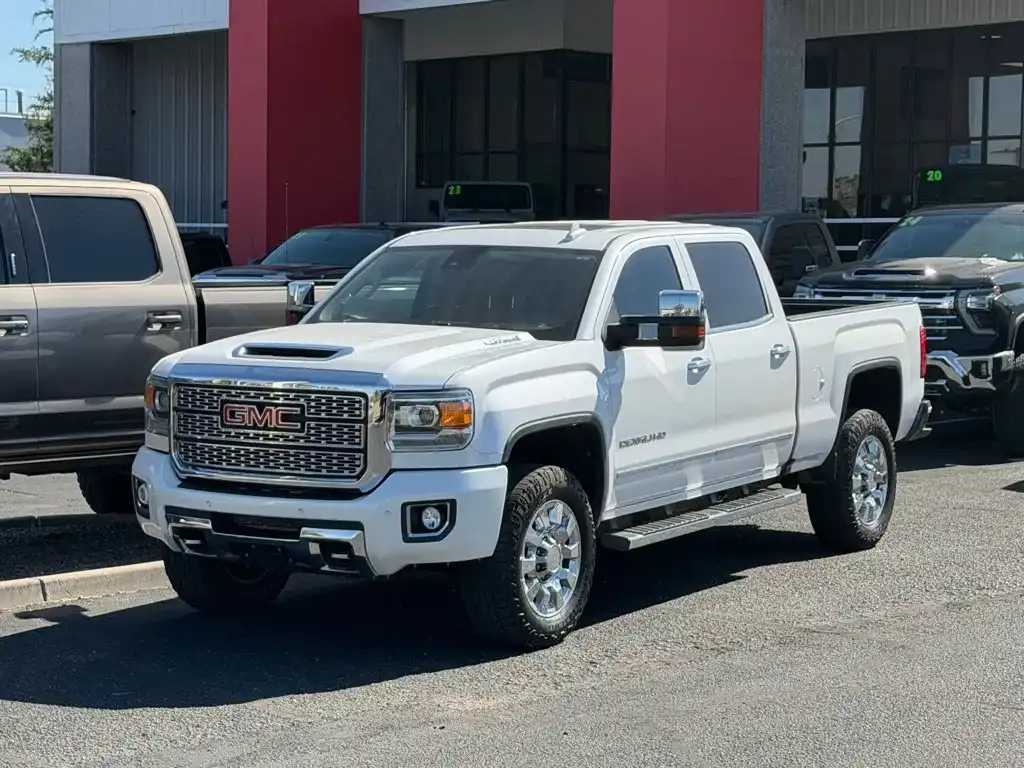 2018 GMC Sierra 4WD Crew Cab Standard Box Denali's photo
