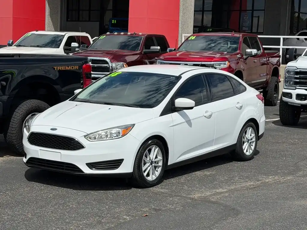 2018 Ford Focus SE Sedan's photo