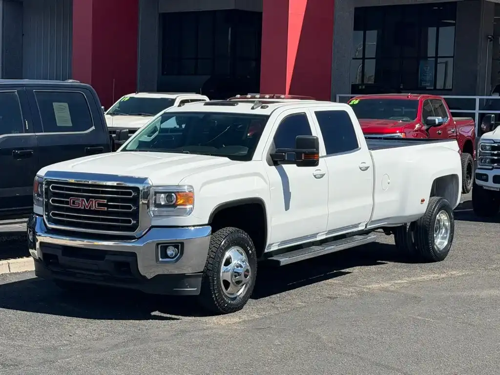 2015 GMC Sierra SLE 4WD Crew Cab 8 ft Box SRW's photo