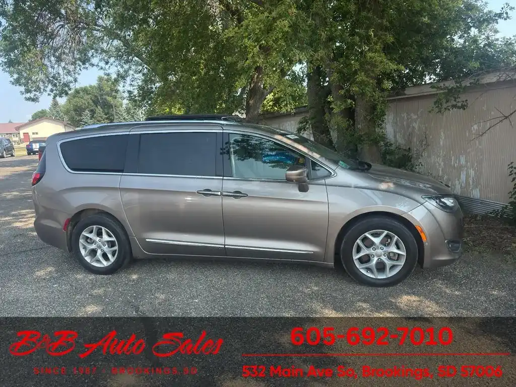 2018 Chrysler Pacifica Touring L Plus's photo