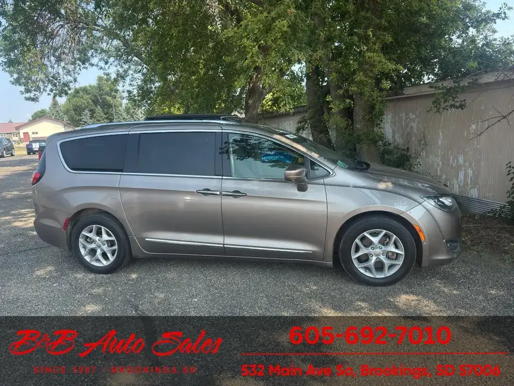 2018 Chrysler Pacifica Touring L Plus's photo