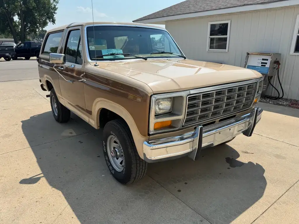1985 Ford Bronco's photo