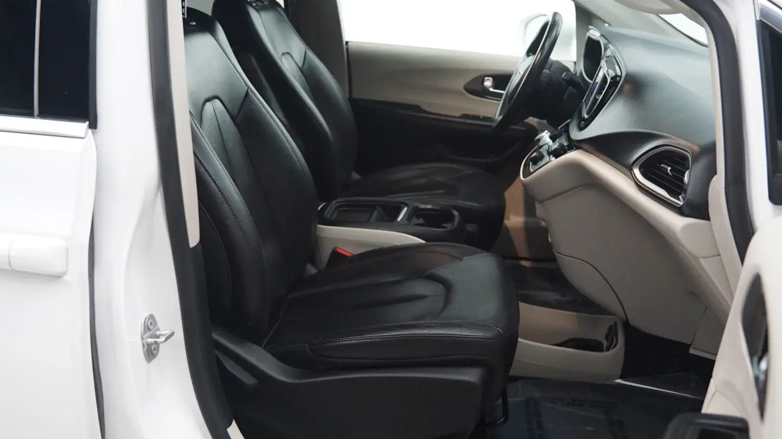 2020 Chrysler Pacifica Touring L photo 4