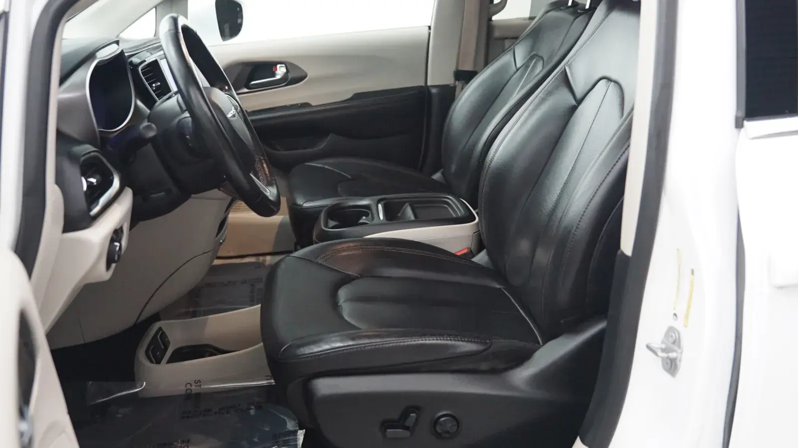 2020 Chrysler Pacifica Touring L photo 5