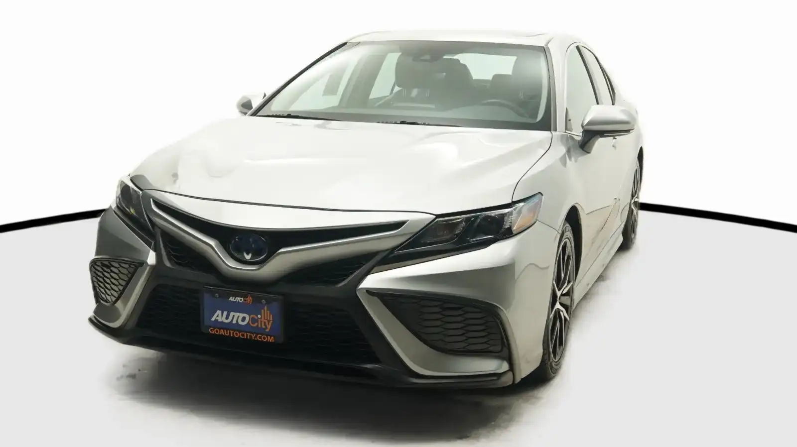 2024 Toyota Camry SE Hybrid's photo