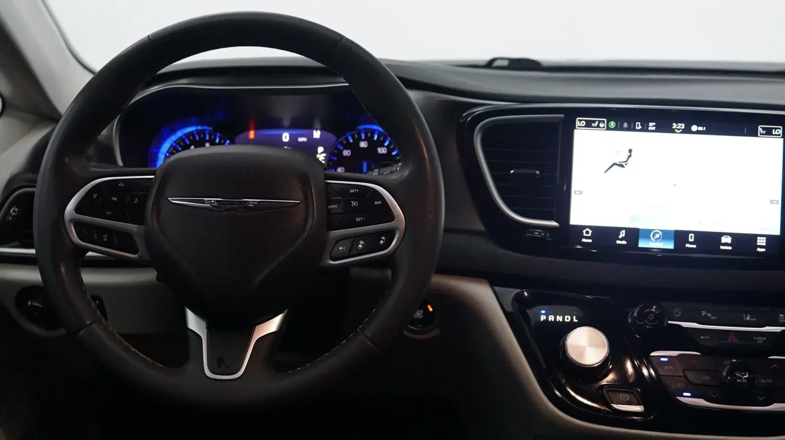 2023 Chrysler Pacifica Touring L photo 4