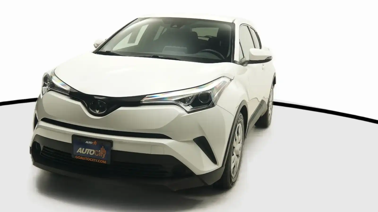 2019 Toyota C-HR LE's photo