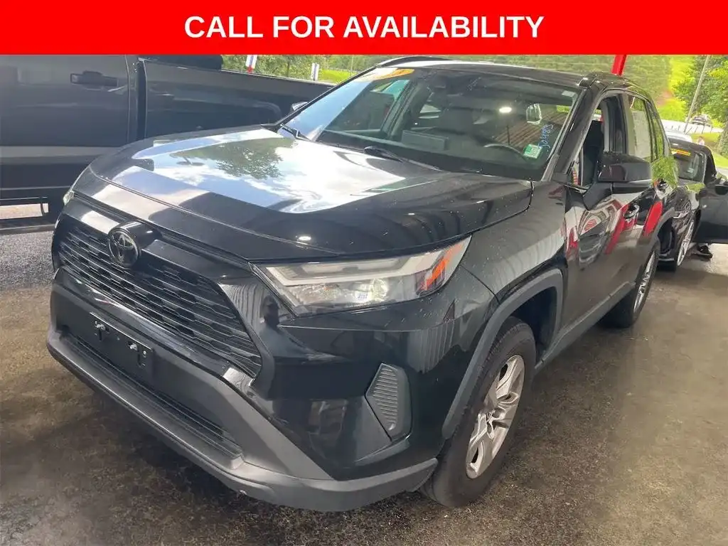 2023 Toyota RAV4 XLE FWD's photo