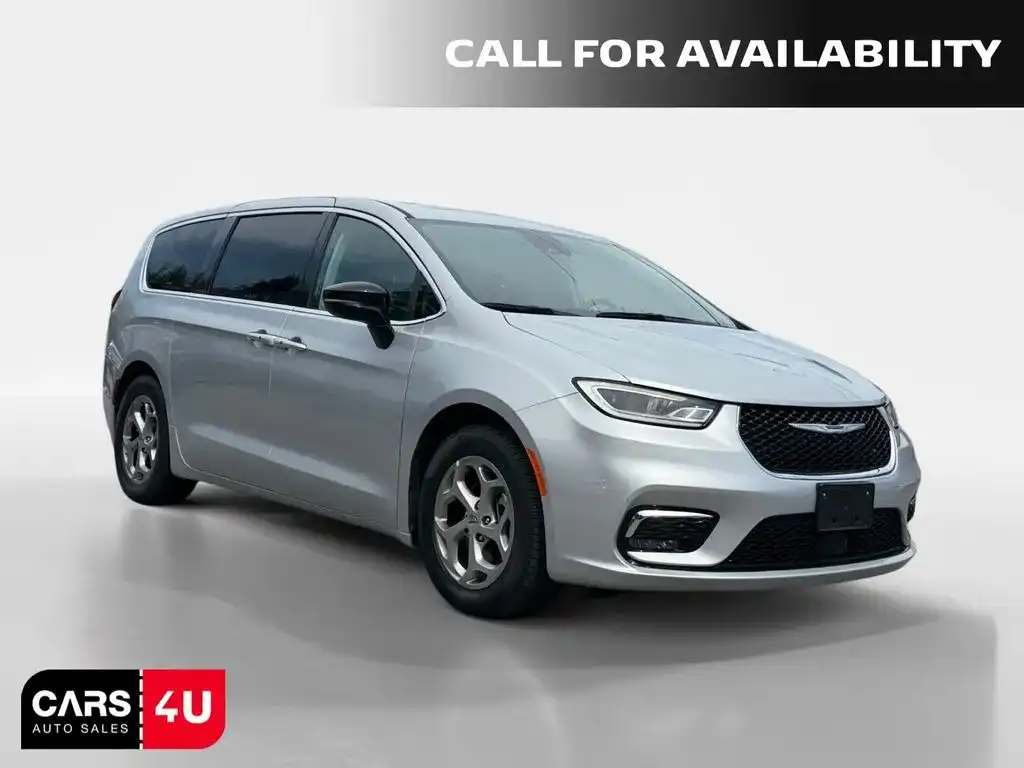 2024 Chrysler Pacifica Limited's photo