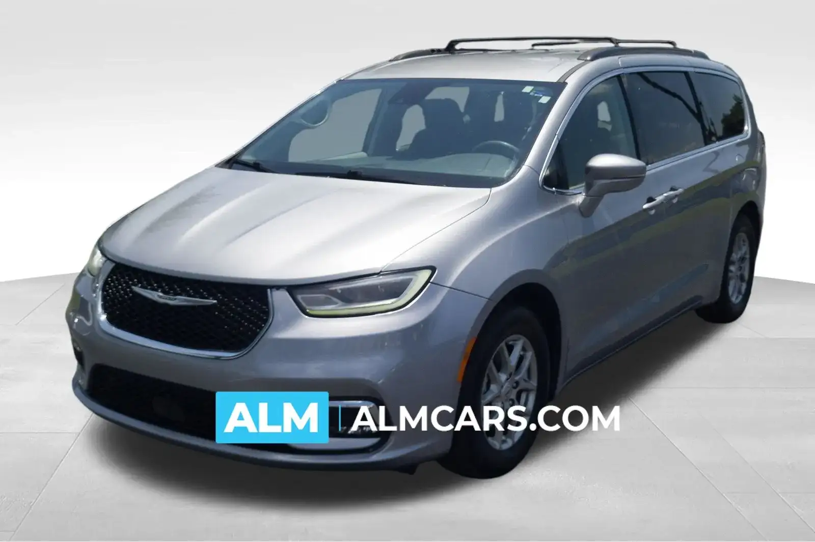 2021 Chrysler Pacifica Touring's photo