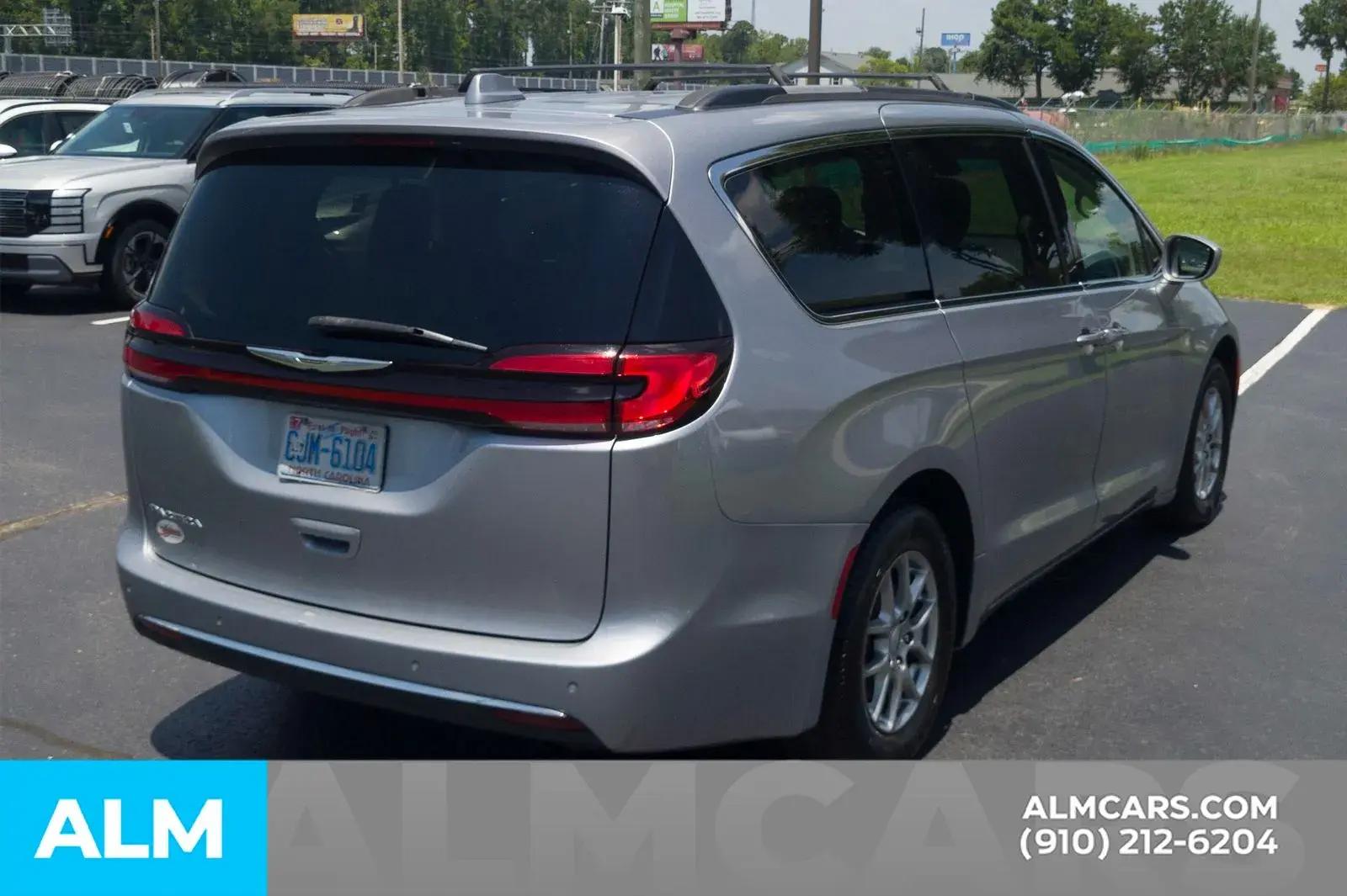 2021 Chrysler Pacifica Touring photo 5