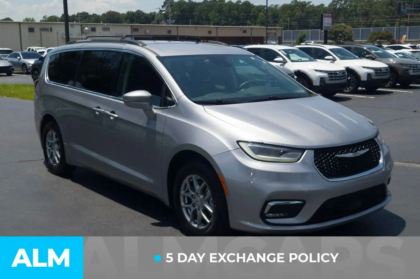 2021 Chrysler Pacifica Touring photo 3