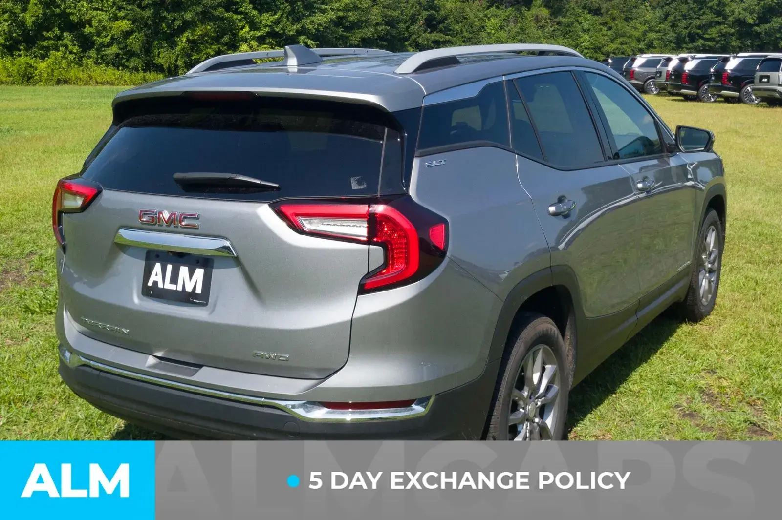 2024 GMC Terrain SLT AWD photo 3