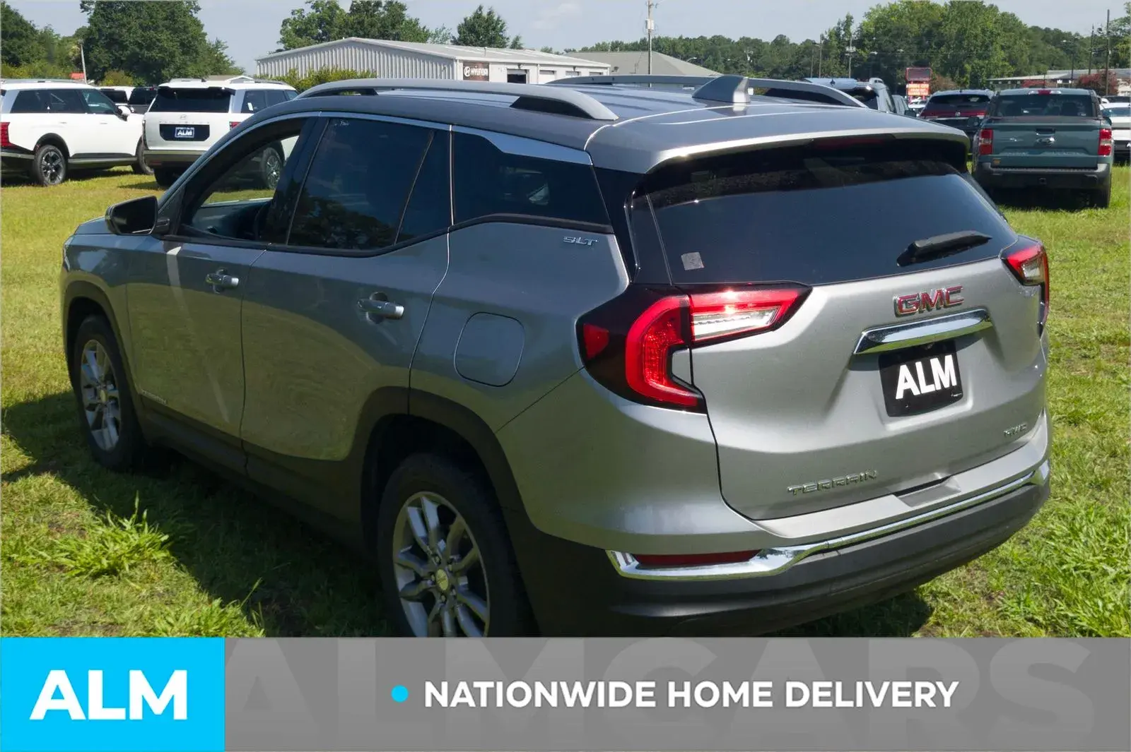 2024 GMC Terrain SLT AWD photo 4