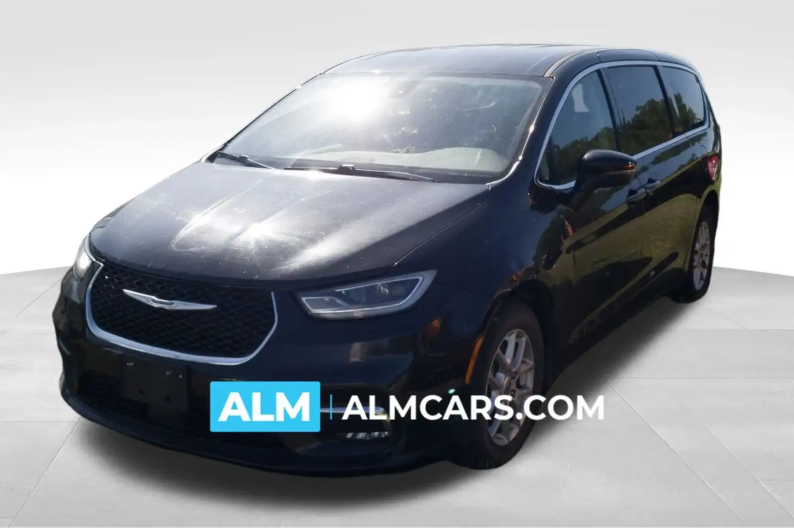 2023 Chrysler Pacifica Touring L's photo