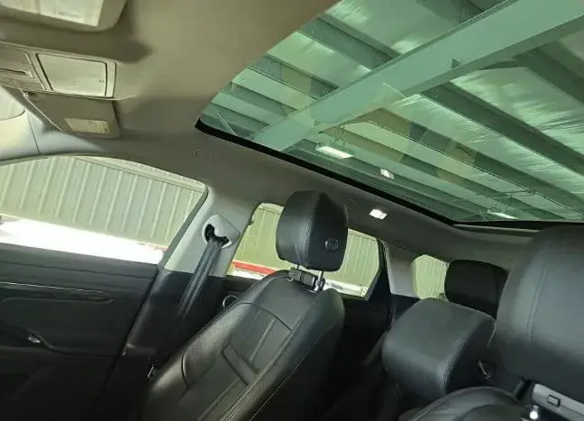 2020 Land Rover Range Rover Evoque S photo 3