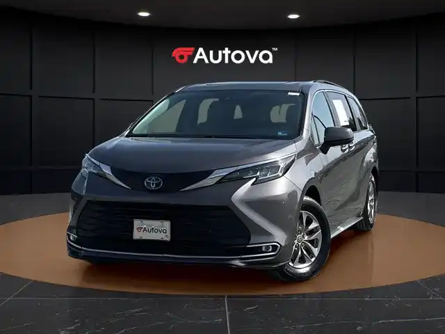 2021 Toyota Sienna XLE 7-Passenger Hybrid AWD's photo