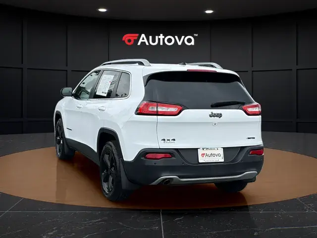 2018 Jeep Cherokee undefined photo 3