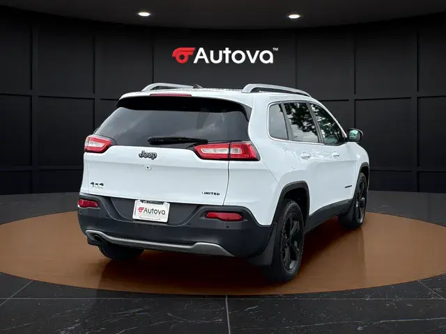 2018 Jeep Cherokee undefined photo 5