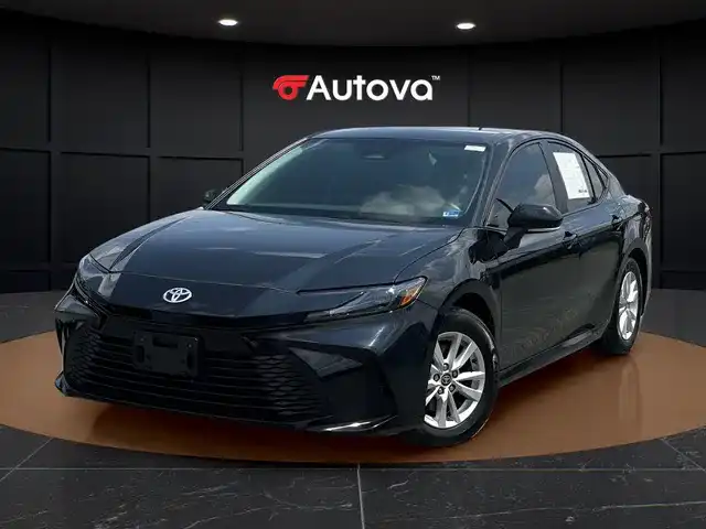 2025 Toyota Camry LE Hybrid's photo
