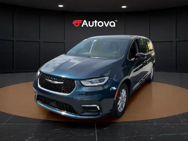 2024 Chrysler Pacifica Touring L's photo