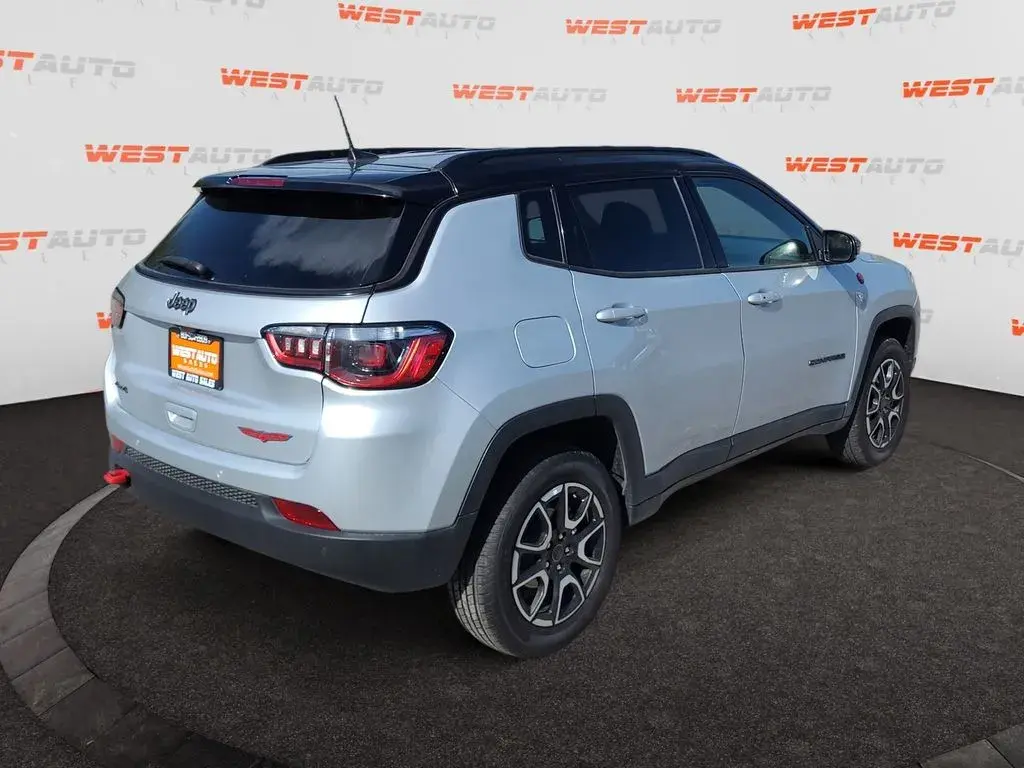 2025 Jeep Compass Trailhawk 4X4 photo 5