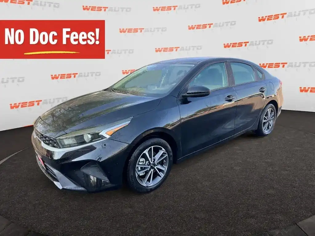 2022 Kia Forte LXS AT's photo