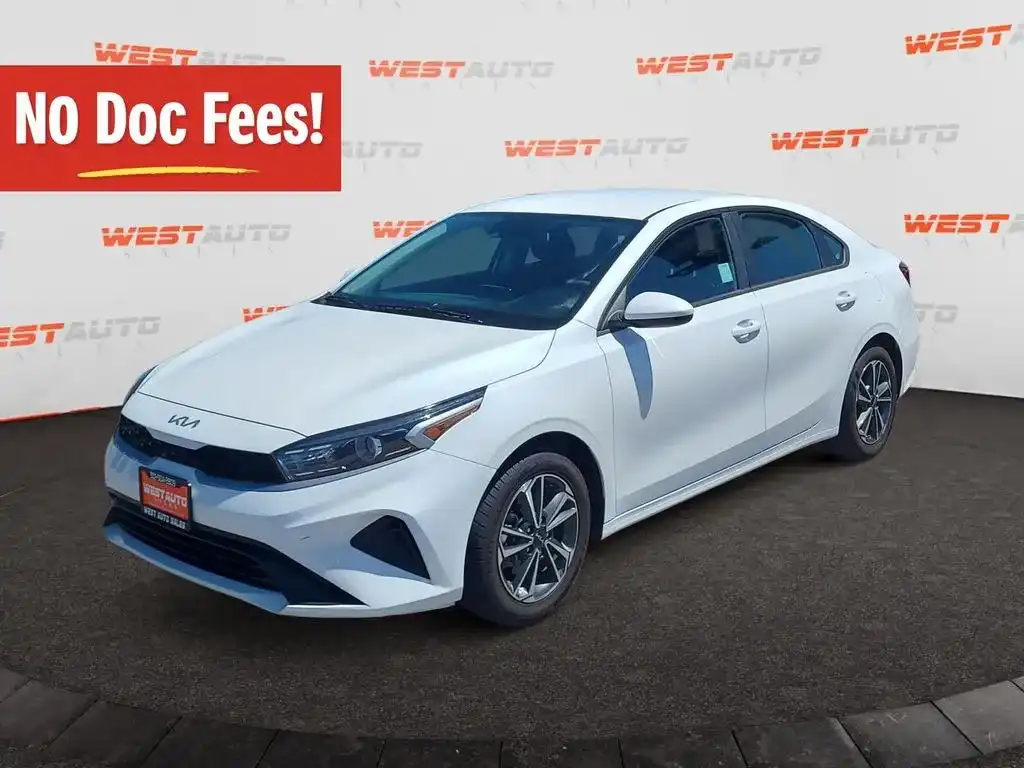 2023 Kia Forte LXS AT's photo