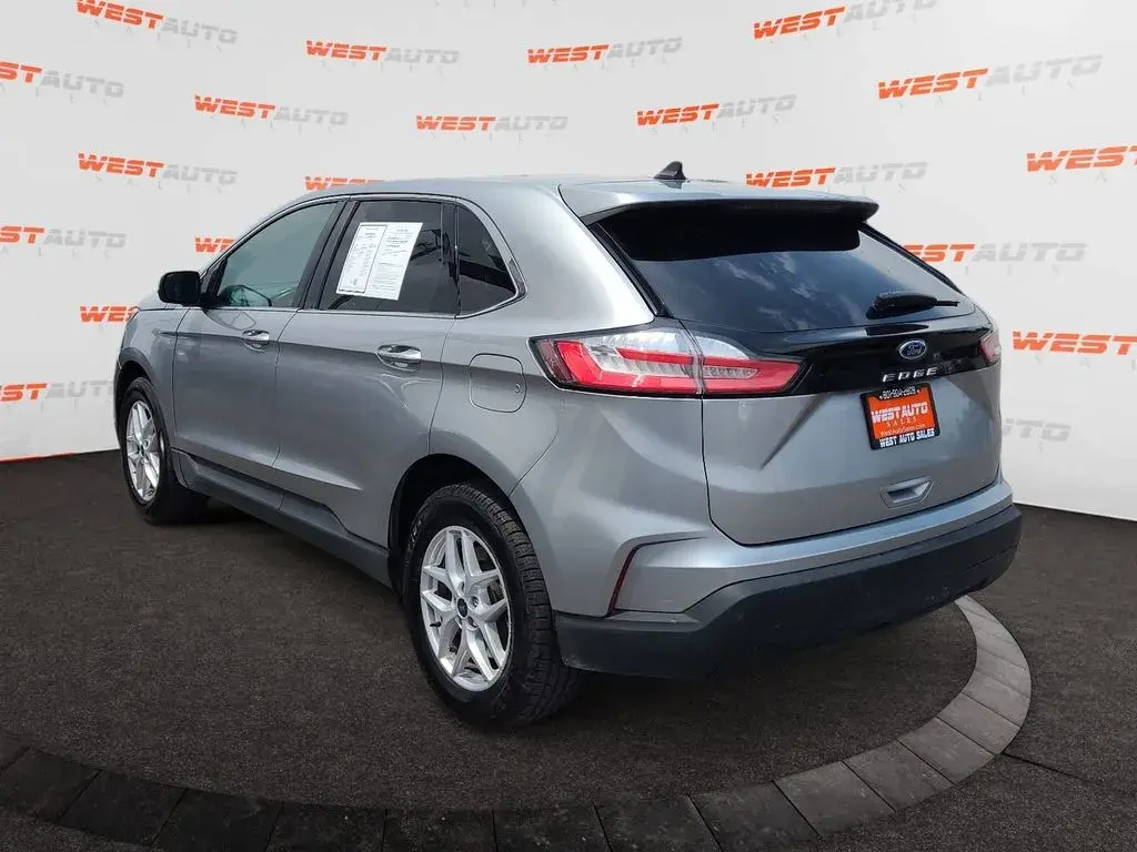 2023 Ford Edge SEL AWD photo 3