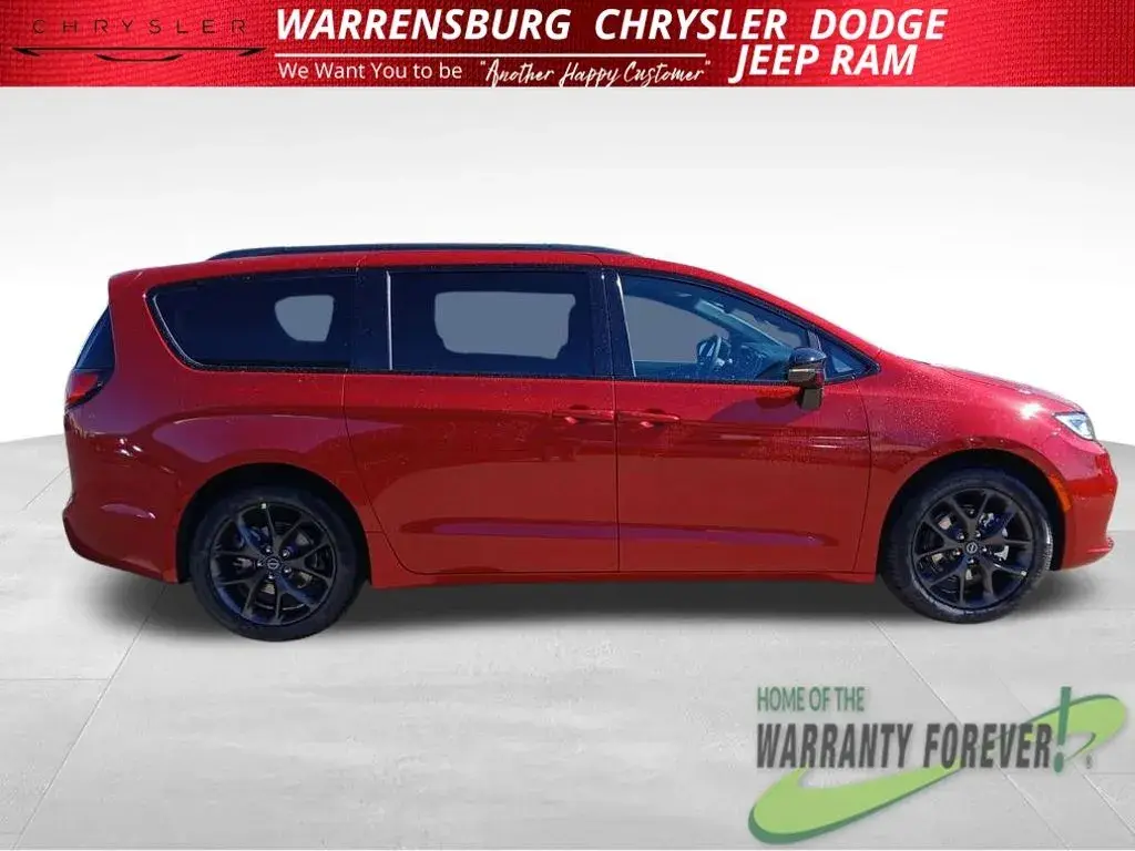 2026 Chrysler Pacifica Select photo 3
