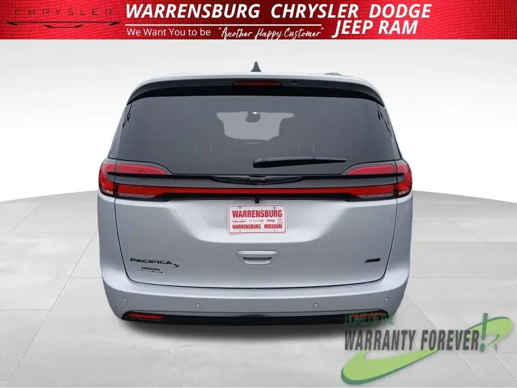 2026 Chrysler Pacifica Select AWD photo 5