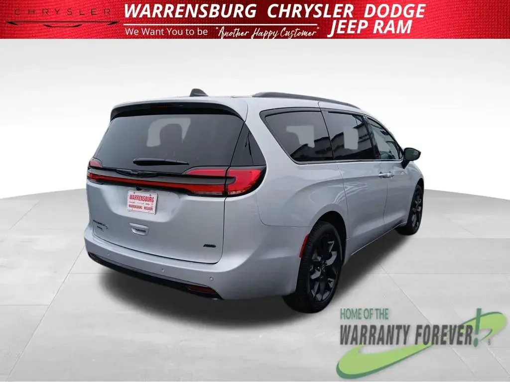 2026 Chrysler Pacifica Select AWD photo 4