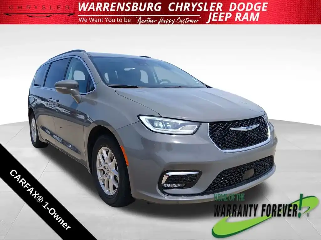 2022 Chrysler Pacifica Touring L's photo
