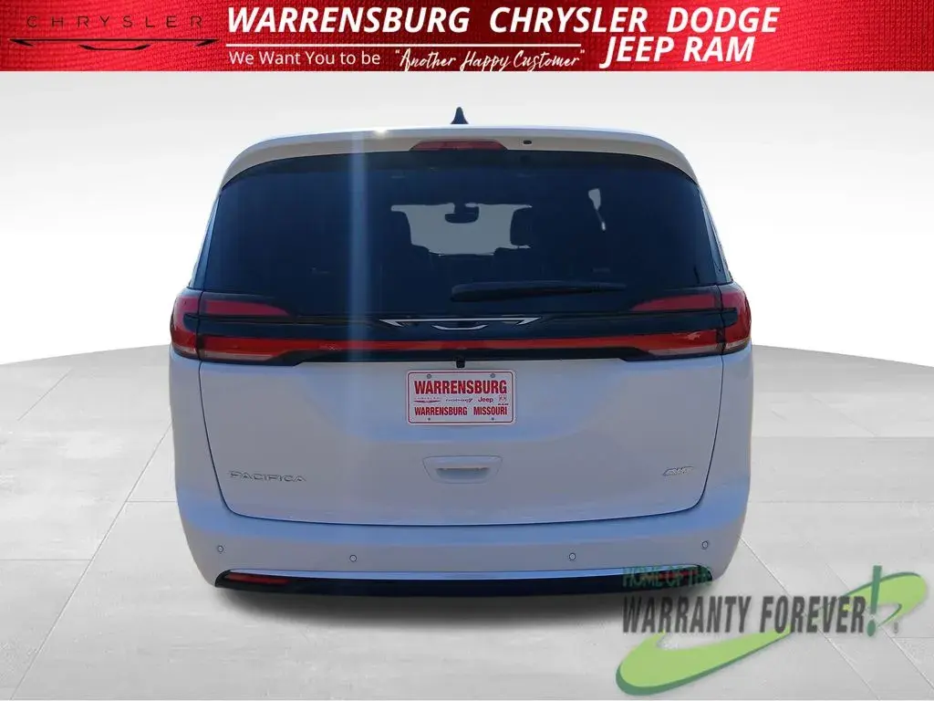 2027 Chrysler Pacifica Select AWD photo 5