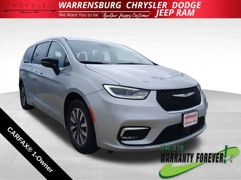 2024 Chrysler Pacifica Hybrid PHEV Select's photo