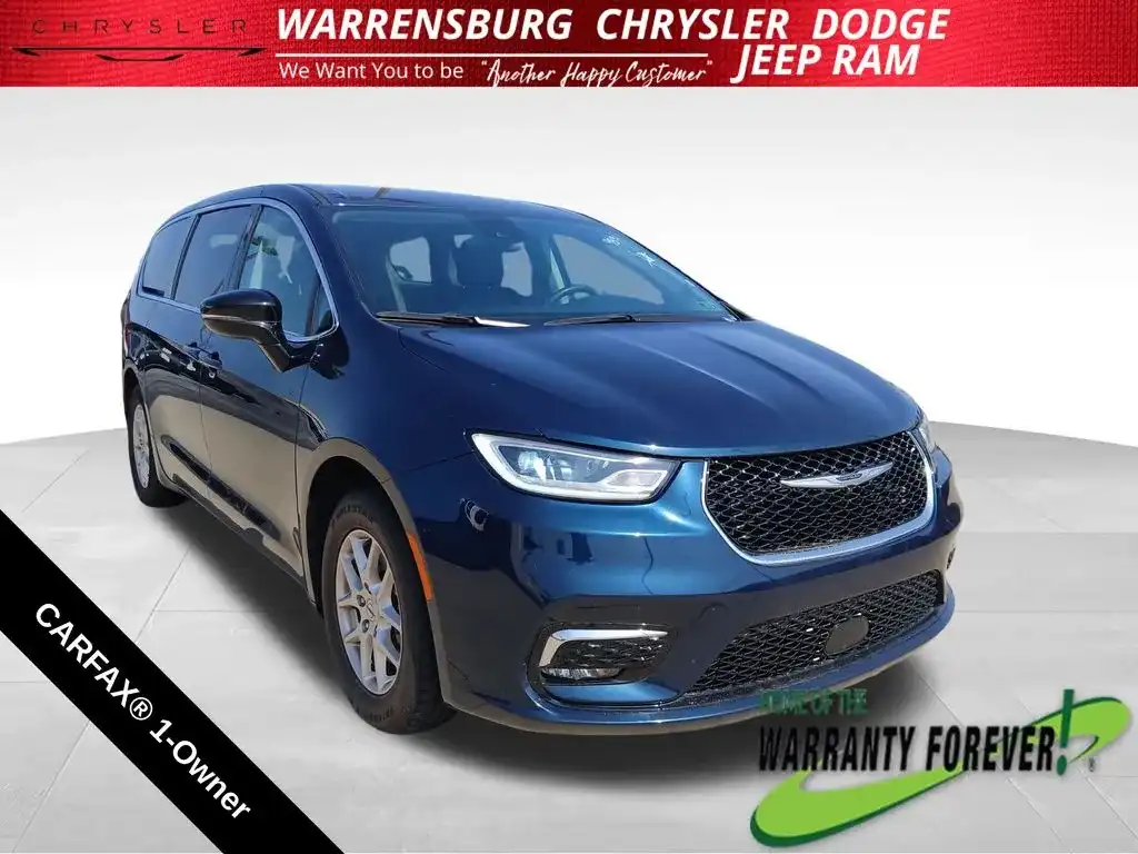 2024 Chrysler Pacifica Touring L's photo