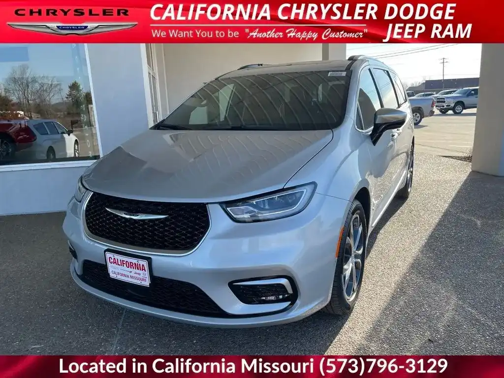 2026 Chrysler Pacifica Pinnacle's photo