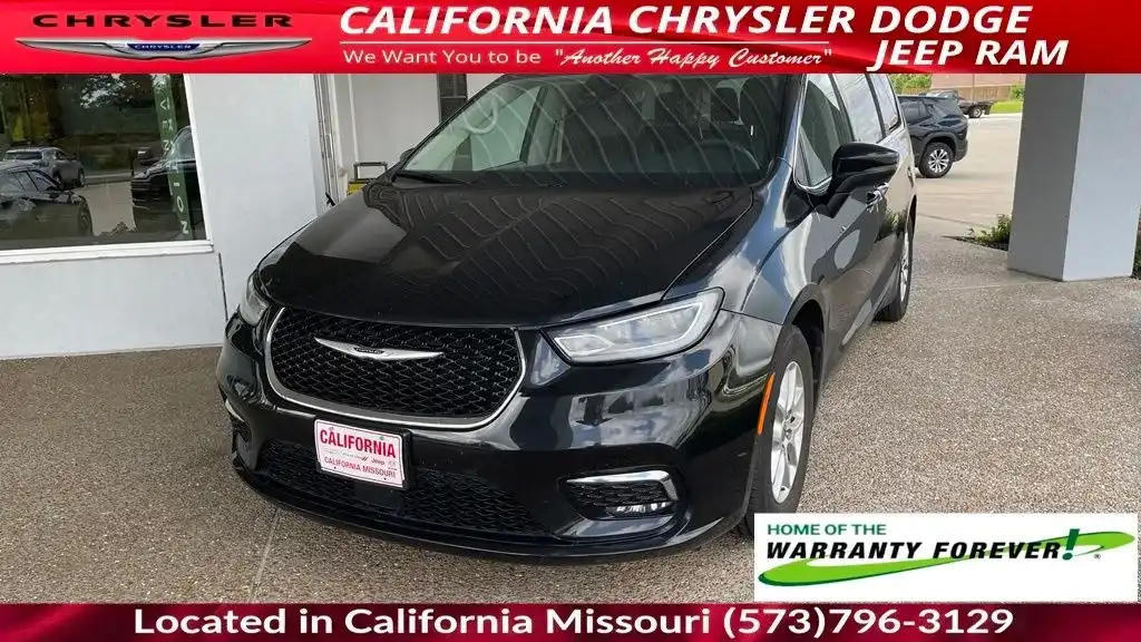 2023 Chrysler Pacifica Touring L's photo