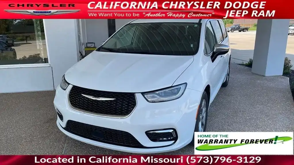 2023 Chrysler Pacifica Limited's photo