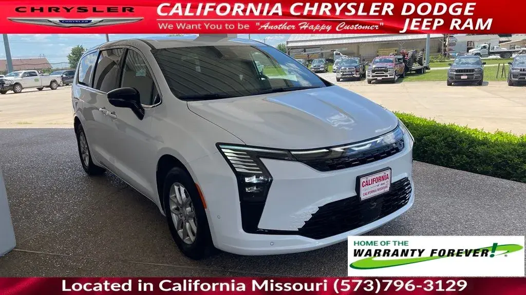 2027 Chrysler Pacifica Select photo 3