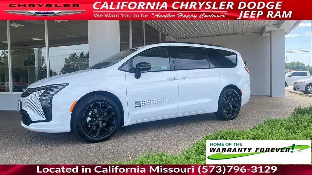 2027 Chrysler Pacifica Select photo 4