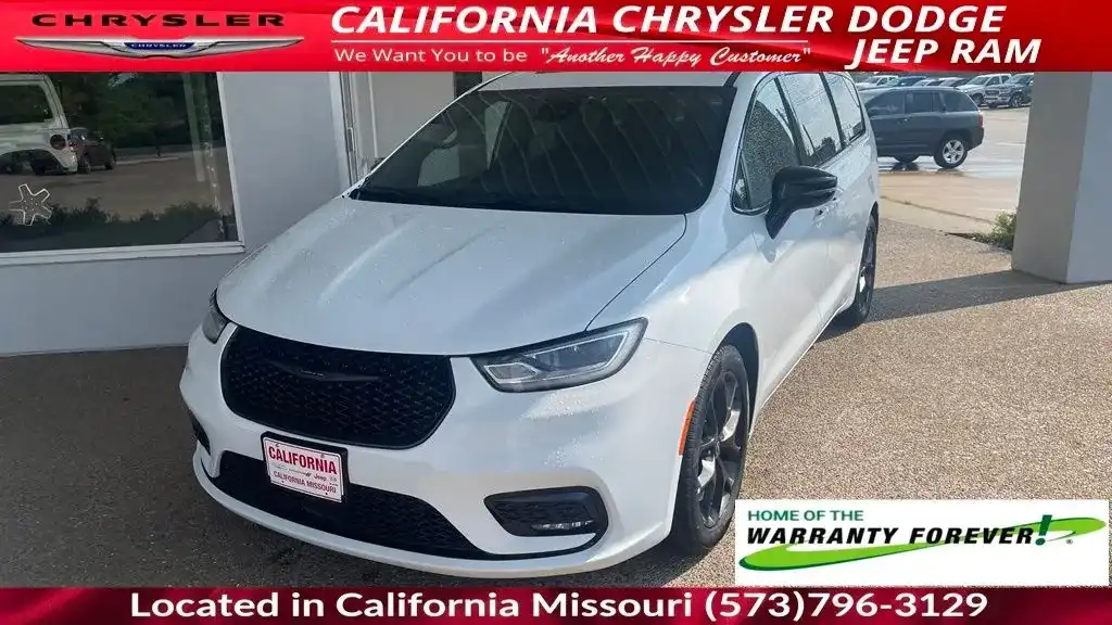 2026 Chrysler Pacifica Limited's photo