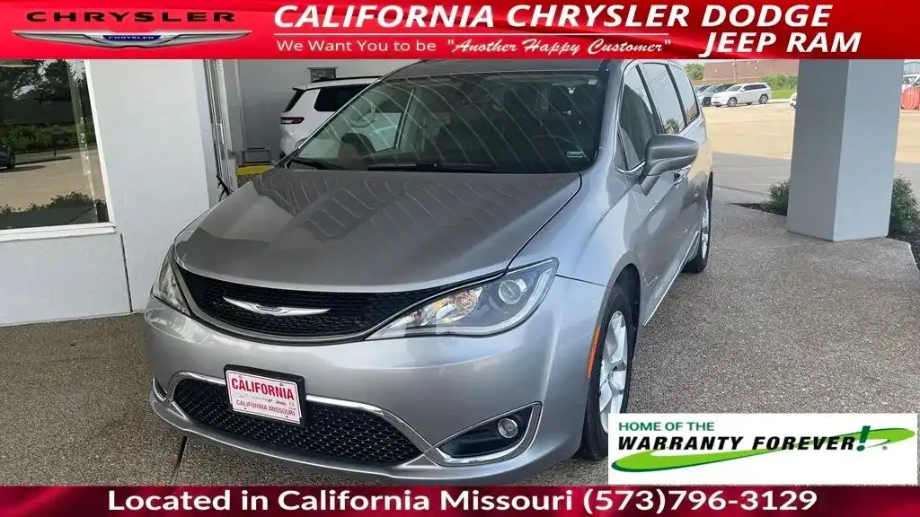 2020 Chrysler Pacifica Touring L's photo
